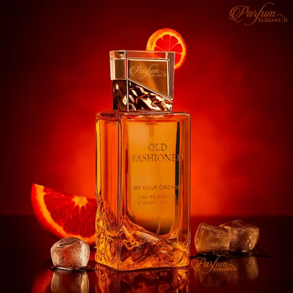 Parfum homme Old Fashioned posé sur fond clair avec illustrations agrumes