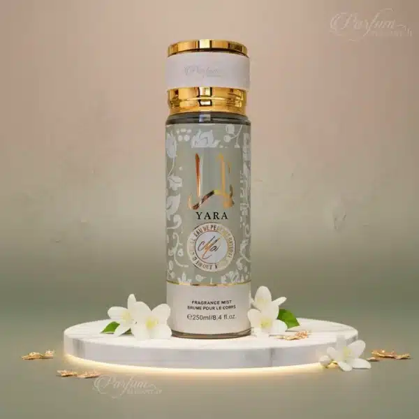 Brume parfumée Yara Moi inspirée de Lattafa dans un décor chic et doux