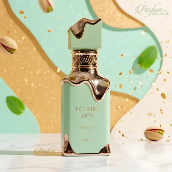 Flacon Eclaire Pistache mis en scène avec éclats gourmands et pistaches, parfum oriental crémeux pour femme.