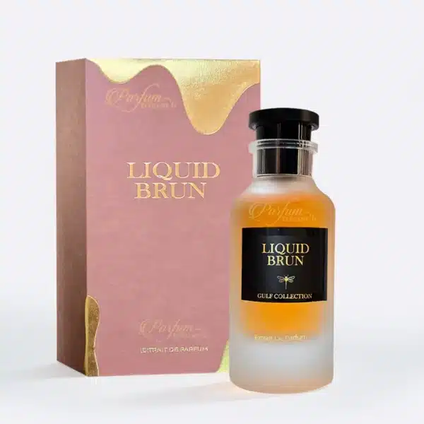 Flacon du parfum Liquid Brun Gulf Collection devant un décor oriental au coucher du soleil, illustrant une fragrance profonde et raffinée