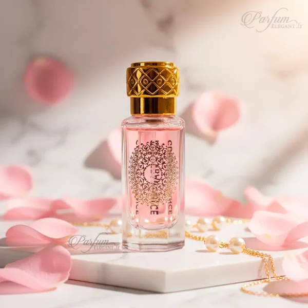 Flacon Musc Tahara Yara rose posé sur marbre avec pétales et collier perlé, parfum intime floral Parfum Élégant