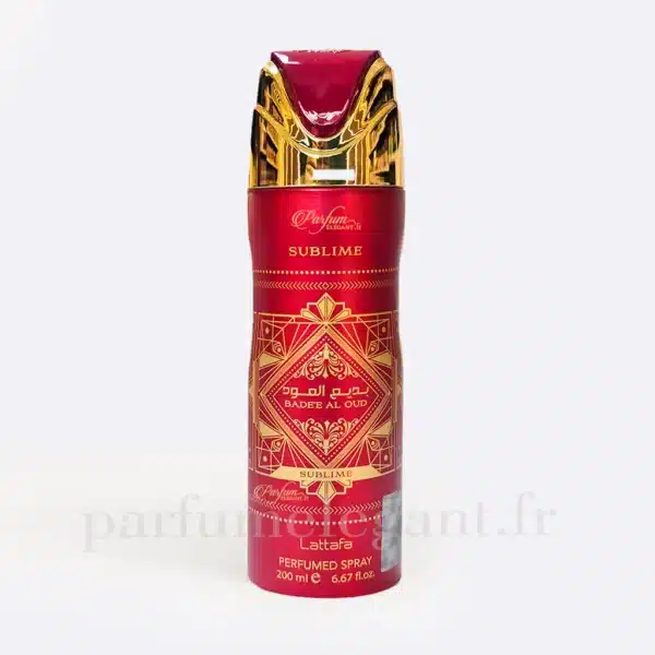 Parfum Élégant – Parfums Dubaï & Orientaux | Dupes Luxe à Prix Abordables en Boutique & en Ligne 6 Le déodorant parfumé Badee Al Oud Sublime by Lattafa diffuse une senteur orientale fruitée élégante et raffinée. Une brume corporelle idéale pour prolonger le parfum Badee Al Oud Sublime avec une sensation fraîche et sophistiquée.