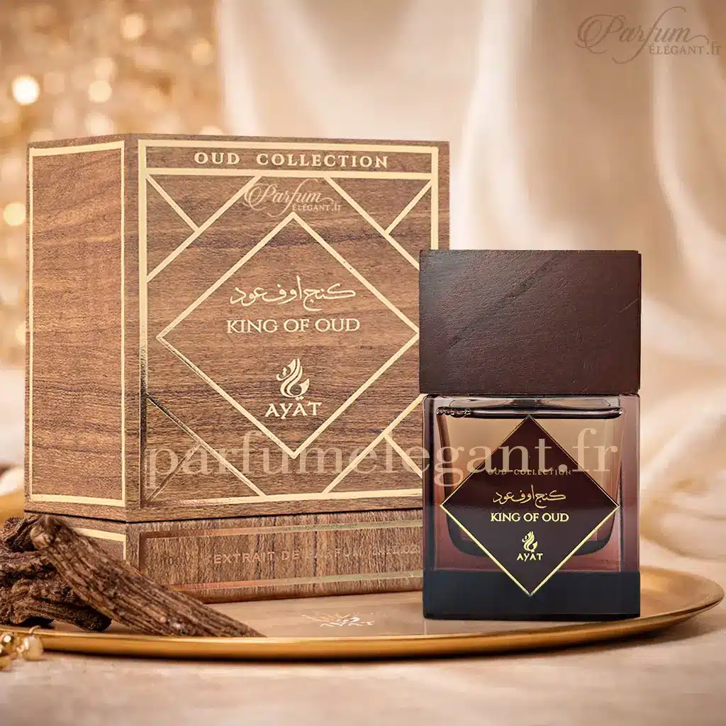 King Of Oud Ayat – Extrait de Parfum Oud Intense & Oriental 100ml 5 Le parfum King Of Oud Ayat accompagné de son coffret premium dans un décor élégant et raffiné. Extrait de parfum oriental au oud intense disponible en France, Europe et DOM-TOM.
