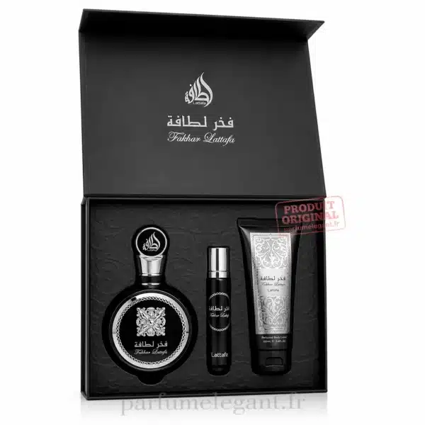 Intérieur du coffret Fakhar Silver Lattafa Présentation intérieure du coffret Fakhar Silver comprenant parfum lotion et spray de voyage