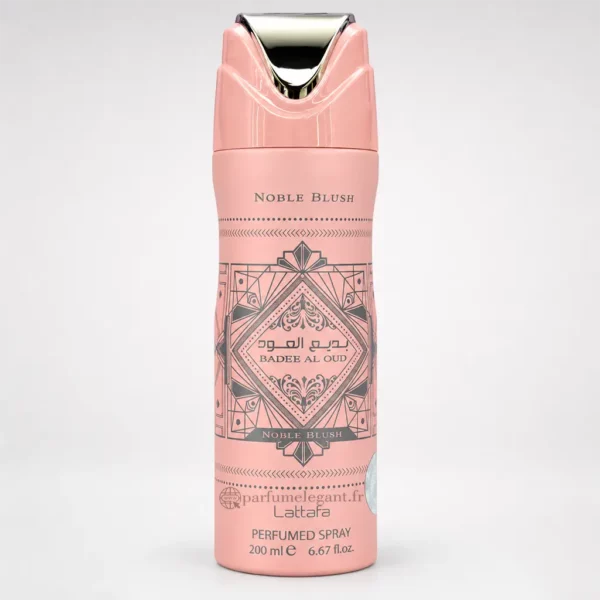 Parfum Élégant – Parfums Dubaï & Orientaux | Dupes Luxe à Prix Abordables en Boutique & en Ligne 10 Spray parfumé Badee Al Oud Noble Blush Lattafa 200 ml, aérosol rose poudré avec bouchon rose et argenté et motifs géométriques gris.