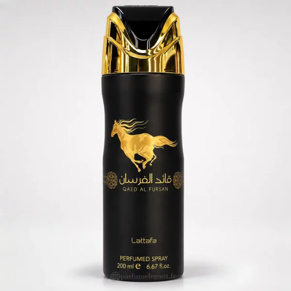 Parfum Élégant – Parfums Dubaï & Orientaux | Dupes Luxe à Prix Abordables en Boutique & en Ligne 12 Spray parfumé Qaed Al Fursan Lattafa Perfumed Spray 200 ml, aérosol noir mat avec bouchon noir et doré et illustration d'un cheval doré.